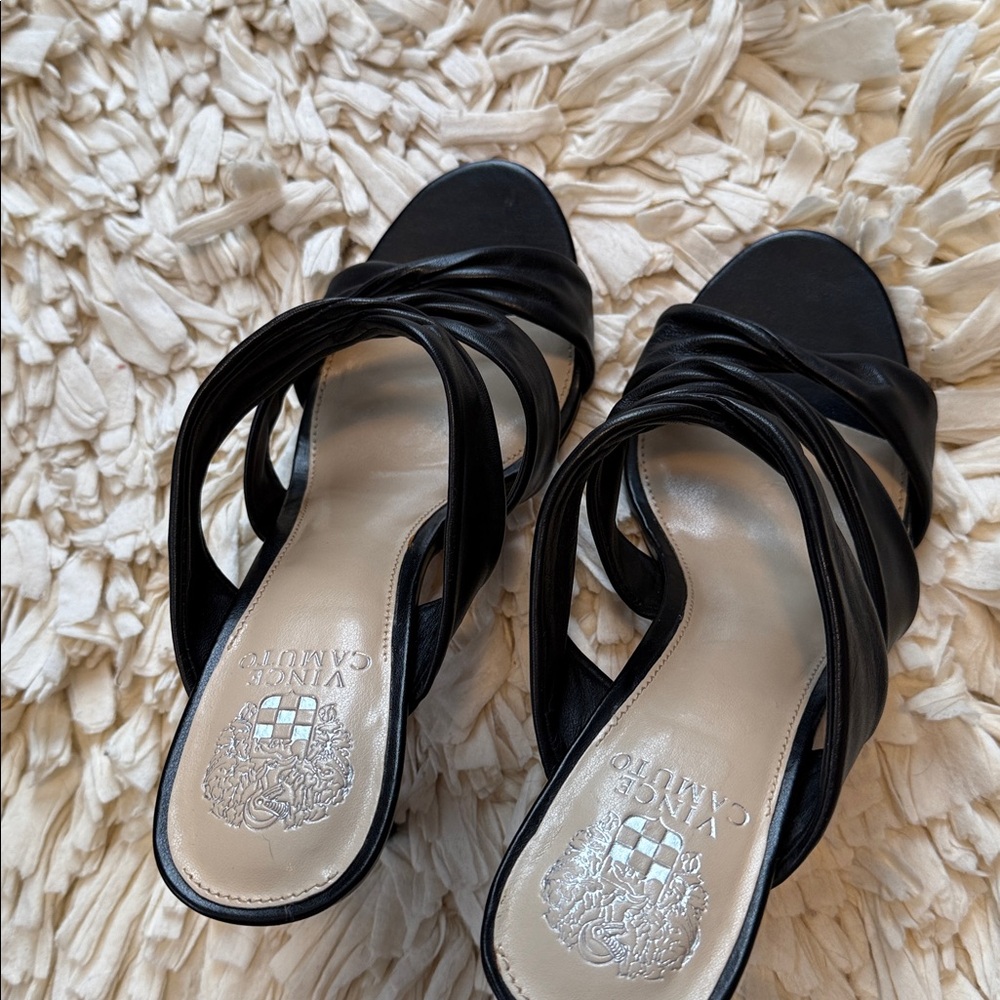 Vince Camuto black leather heels - Picture 4 of 8